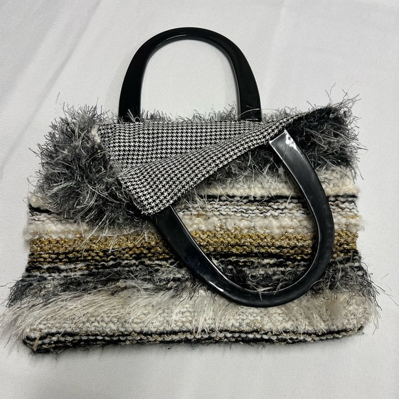 Chic Textured Women's Handbag - Black, Gold, Cream - Picture 11 of 11